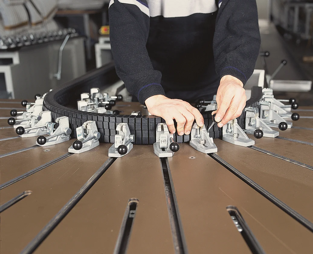 FORNAX Motorized Vinyl (PVC) Hot Liquid Profile Bending Machine